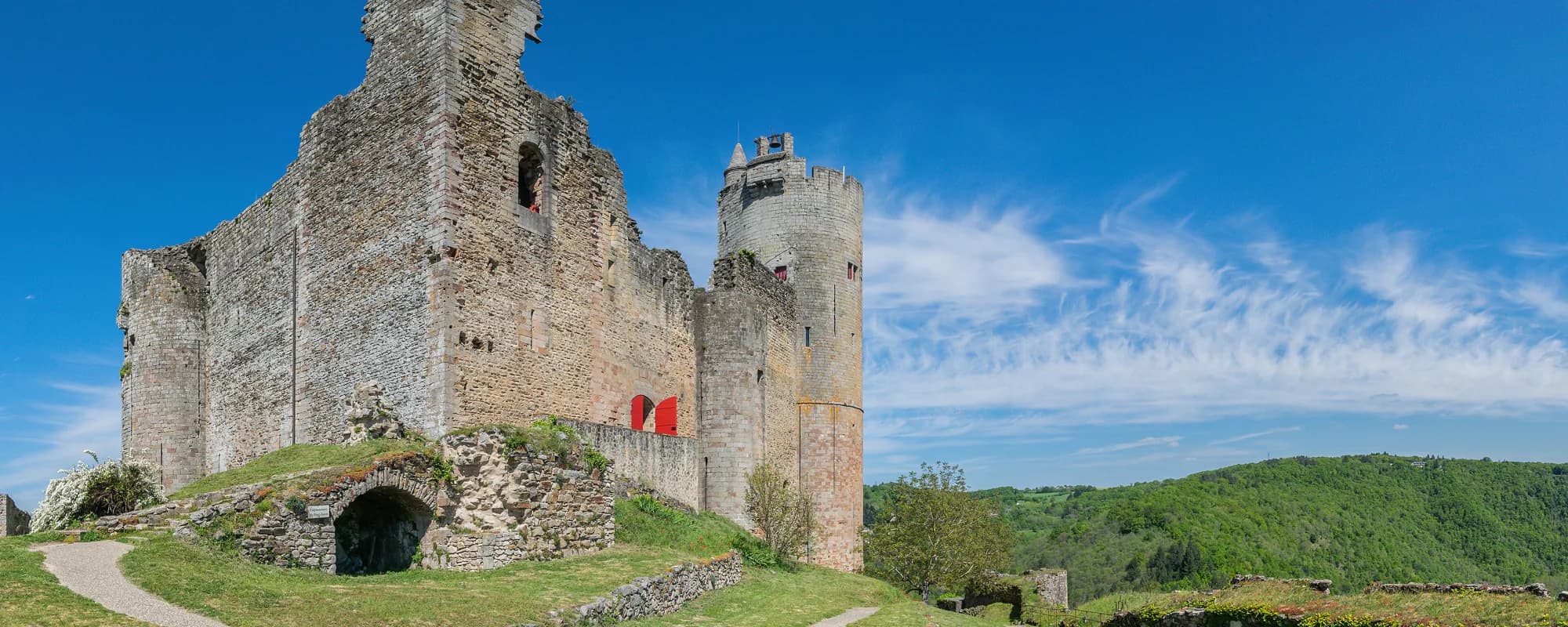 Le château de Najac dominant le village perché en Ouest Aveyron.
